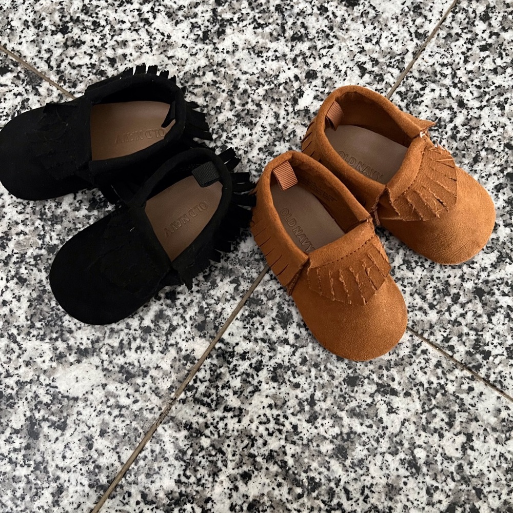 Old Navy Unisex Black and Brown Moccasins with Fringe Detail